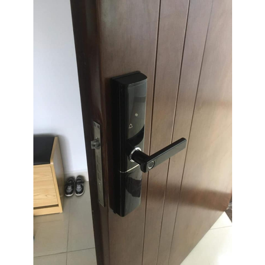 Khóa vân tay cao cấp 5 chức năng Ultralock D8