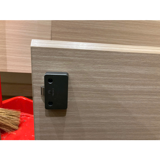 Khóa tủ vân tay phiên bản cao cấp Ultralock T_Seri Khung hợp kim, bề mặt da sang trọng